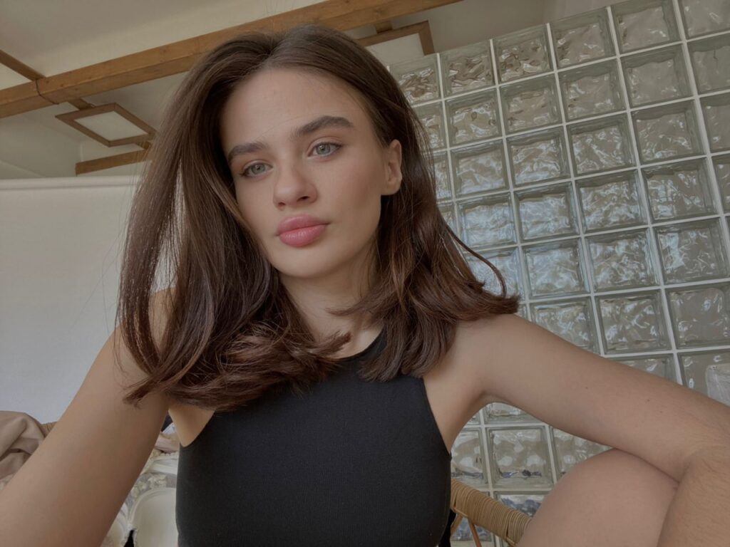 Элитная модель Сара Drive Models